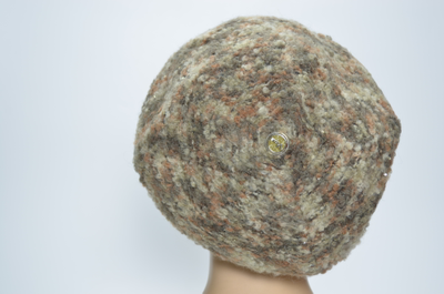 Коричневый зимний берет для женщин зима 2025