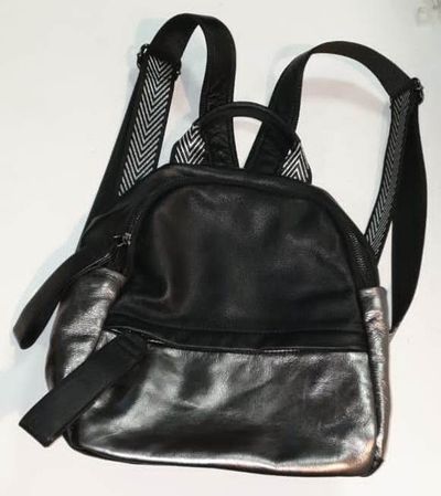 601-5/ Рюкзак б/у черно-серебряный, натуральная кожа