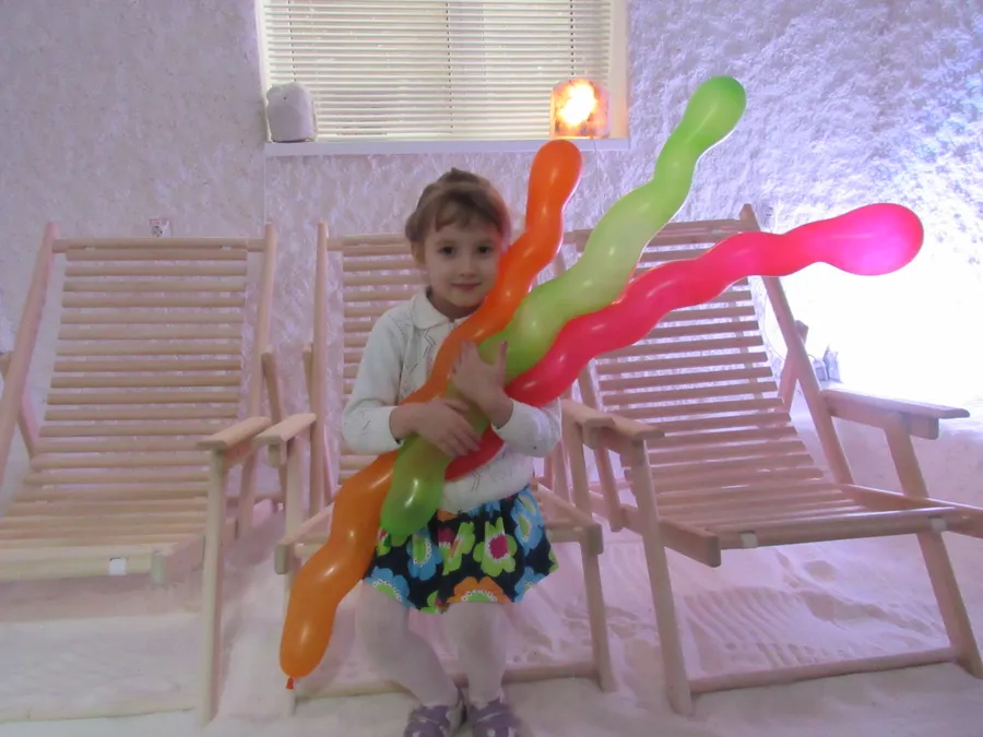 Счастливый посетитель 3000-го сеанса соляной пещеры.