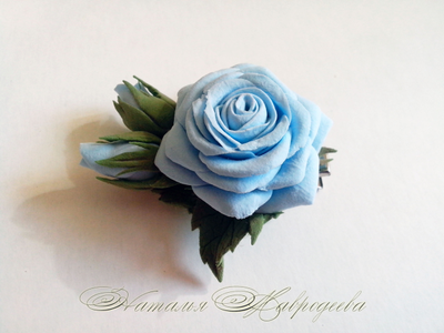Зажим для волос с голубой розой. Цветы из полимерной глины