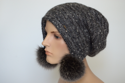 zhenskaya-shapka-ushanka-s-pomponami-vizio-italiya-temno-seraya
