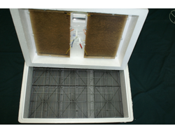 Механический инкубатор ИБ3НБ на 104/150 яйца с терморегуляторами 220 В и 12 В (без электропривода) / вариант 2