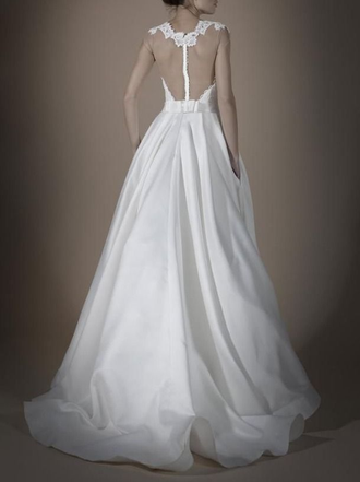 Свадебное платье с пышной атласной юбкой и сексуально открытой спиной СВ-1526
