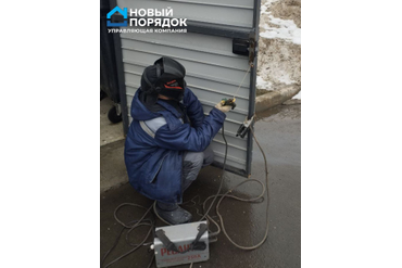 Установка кодового замка на контейнерную площадку