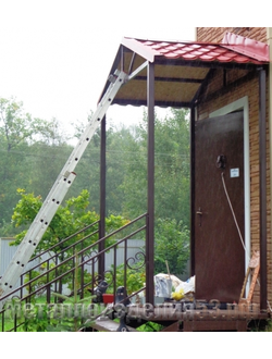 Металлический козырек двухскатный на опорах (артикул МКС13)