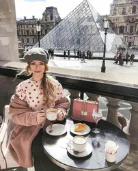 Работа в вип эскорте красивым девушкам