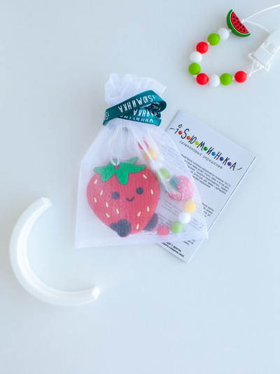 Грызунок из пищевого силикона на держателе КЛУБНИЧКА