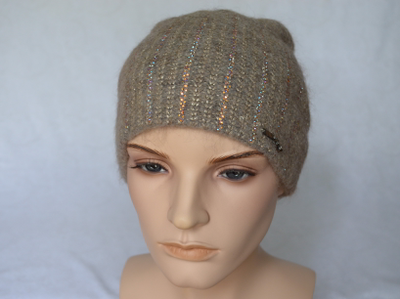 Зимняя вязаная шапка с украшениями Vizio Италия зима 2021- 2022 фото