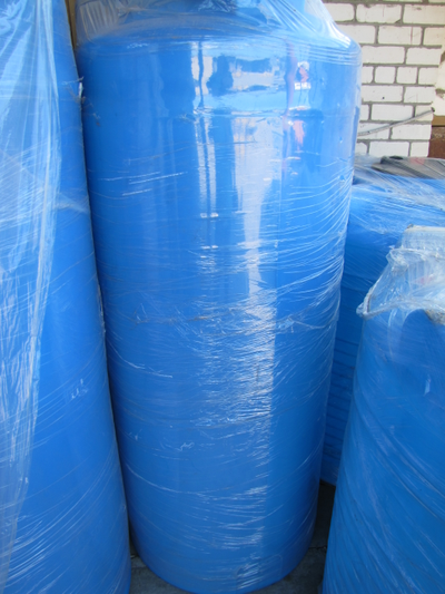 Емкость пластиковая для воды 1500 литров вертикальная узкая на складе