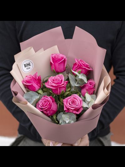 7 роз с эвкалиптом