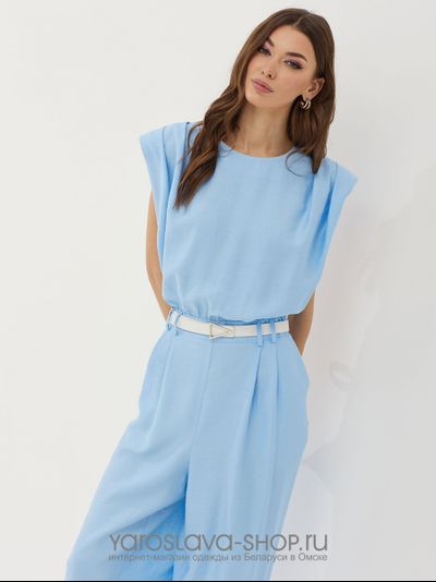 Комбинезон женский голубого цвета под пояс