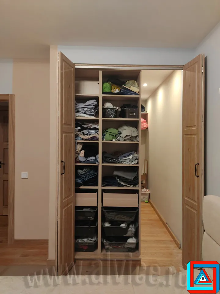 Фото 30 - 2 створки без нижней направляющей на боковых петлях складываются в одну сторону