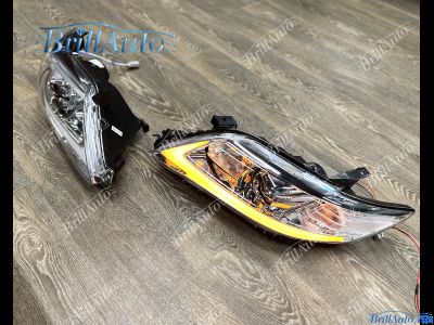 Фары Toyota Camry 40 в стиле Lexus бегающие (светлые)