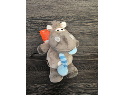 Конь Кай с шарфом