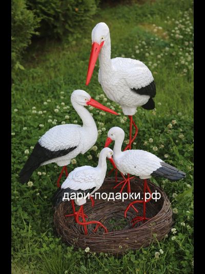 Аисты в гнезде Большая семья (Аист-70см, Аист-72см, Аист-80см, Аист-115см) Аист - является символом новой жизни. Согласно русским народным поверьям, аист - птица, счастье в Ваш дом. Также аист покровительствует рождению детей.