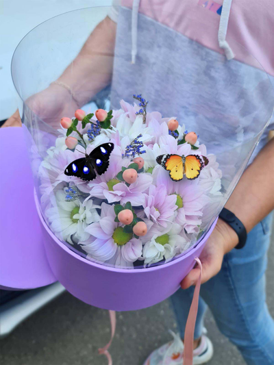 Хризантема, гиперикум и лимониум с Бабочками.№44