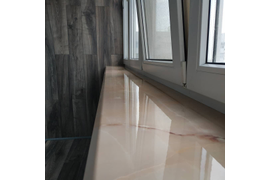 Подоконник Данке Оникс, окна Века. Остекление лоджии