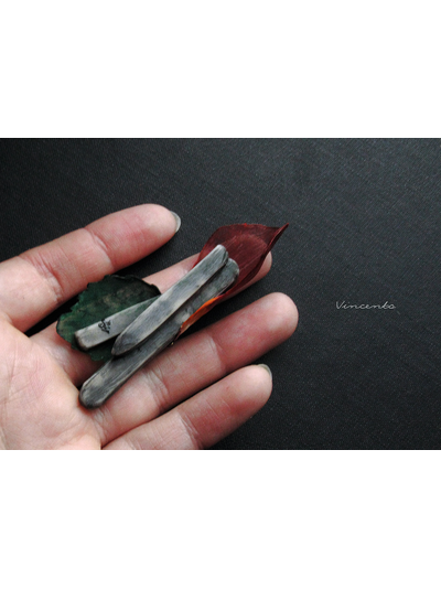 Брошь с лепестком розы "Воспоминание о былом"