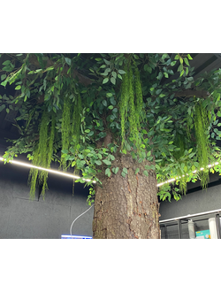 бревно в интерьере, искусственное дерево, ствол дерева, декорация витрин, декор магазина, декор кафе