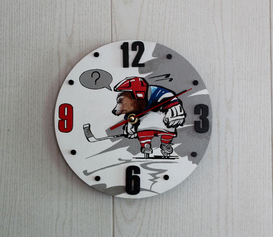 Магазин часы благовещенск. Часы для хоккеиста. Медведь-хоккеист. Часы Чайка хоккеист. Хоккеистом подарили часы.