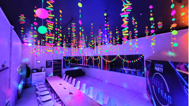 Красиво? По факту, для интересной игры в лазертаг это не так важно! Сама суть игры обращается к нашим скрытым желаниям побеждать, быть героем, превзойти! Так внешний вид игровой площадки отходит на второй план! Но для нас нет второстепенных нюансов!