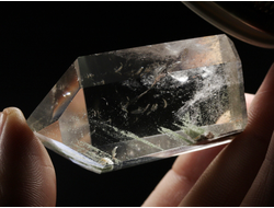 Кварц горный хрусталь с фантомами и хлоритом, кристалл полированный, Бразилия (54*30*22 мм, 61 г) №36860