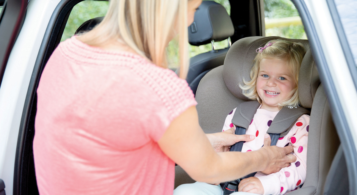 Автокресло устанавливается при помощи крепление Isofix. Устойчивость сидения обеспечивает упор в пол