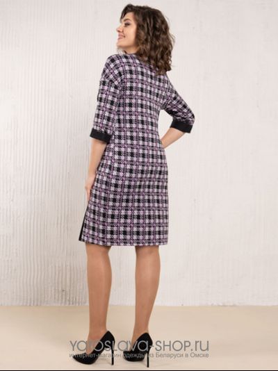 Теплое трикотажное платье полуприлегающего силуэта