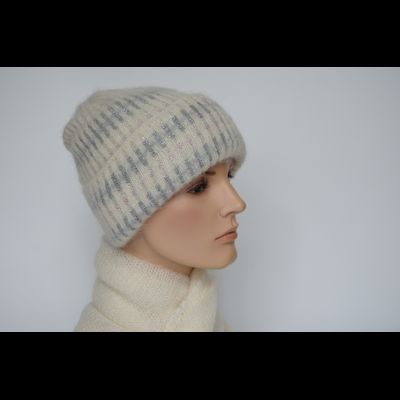 Белая женская шапка с отворотом и стразами Vizio Италия 8007 CRY