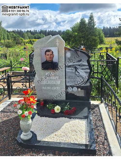 Памятник гранитный спортсмену 378  красивый