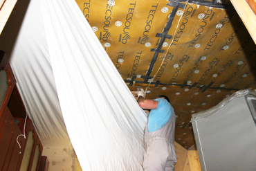 Монтаж натяжного потолка после устройства бескаркасной шумоизоляции