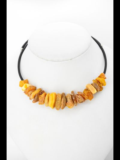 Колье из необработанного белого янтаря на каучуковой основе без замка