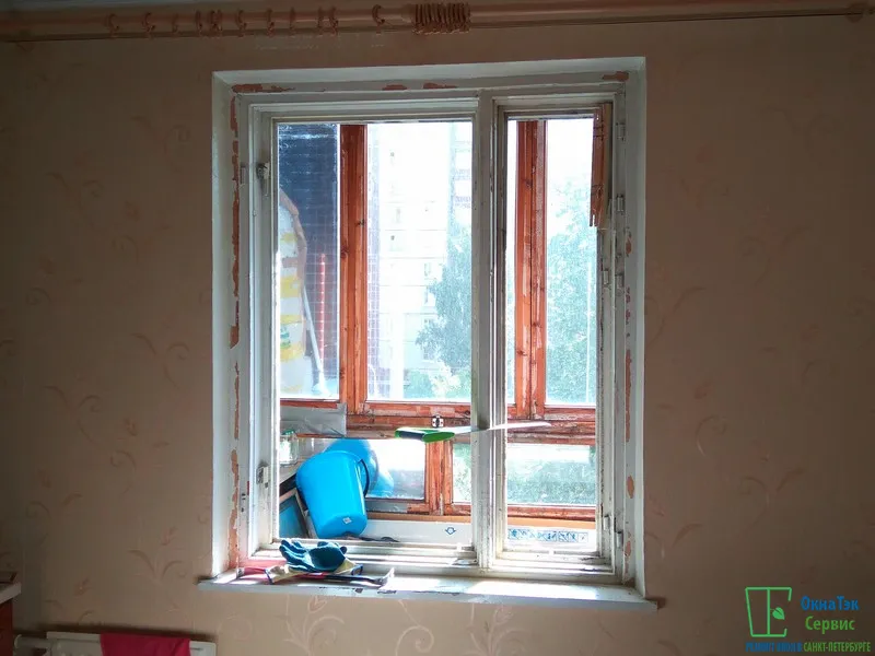 Демонтаж двухстворчатого деревянного окна