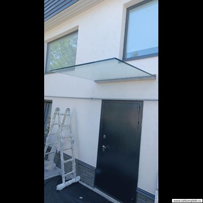 Стеклянный козырек на алюминиевом зажимном профиле