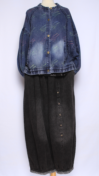 Джинсовка-бомбер "ЦВЕТНЫЕ ШТРИХИ" черная, синяя р.46-52