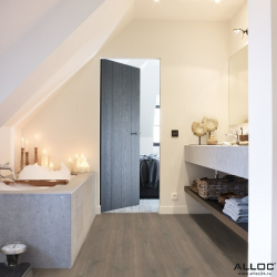 Декор ламината Alloc Original Дуб Пекан 4571 в интерьере ванной