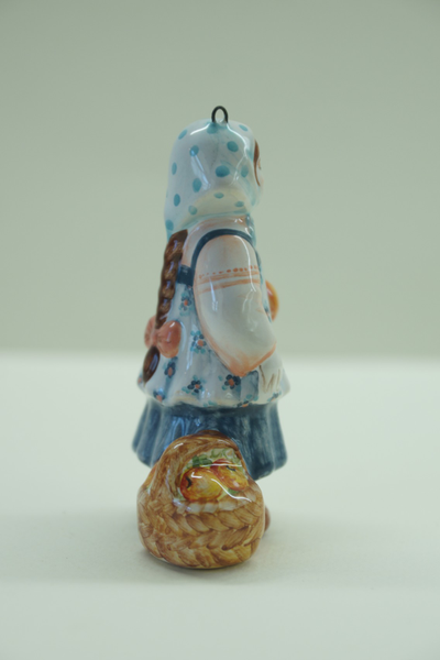 Девочка с яблоками