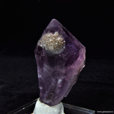 Аметист - кристалл с включениями