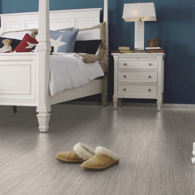 Биополы Purline Wineo 1500 wood L Supreme Oak Silver PL069C в интерьере комнаты