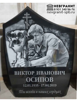 Памятник на могилу  мужчине режиссеру фото
