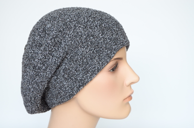 Вязаный головной убор антрацитового цвета