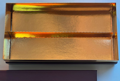 Коробка для пирожных/макарони с/о ПРЕМИУМ с/лож (белая/золото), 210*110*55мм