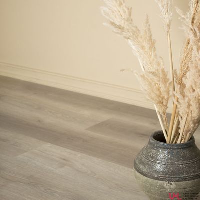 SPC ламинат Respect Дуб Светлый 4210 43 класс толщина 5.0 мм с фаской и подложкой замковый 2.2448 м2