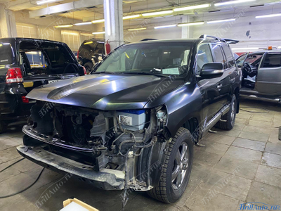 Рестайлинг Toyota Land Cruiser 200 из 2008-2015 в Lounge 2021 года