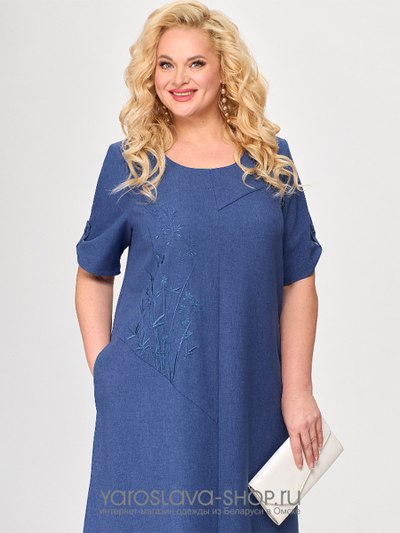 Синее льняное платье с вышивкой