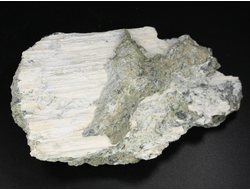 Брусит (немалит), волокнистый брусит на змеевике, коллекционный образец, Россия, КЧР, Урупский район, м-ние. Белые осыпища (111*70*28 мм, 204 г) №29675