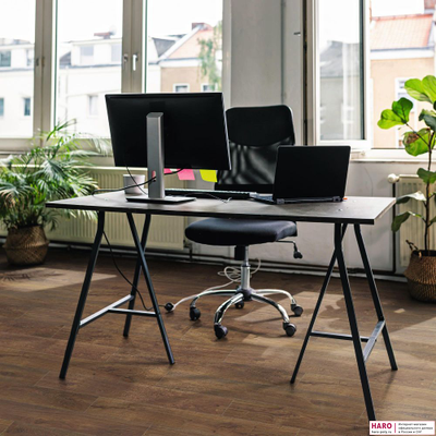 Декор ламината Haro Дуб с янтарной сердцевиной 538656 в интерьере офиса