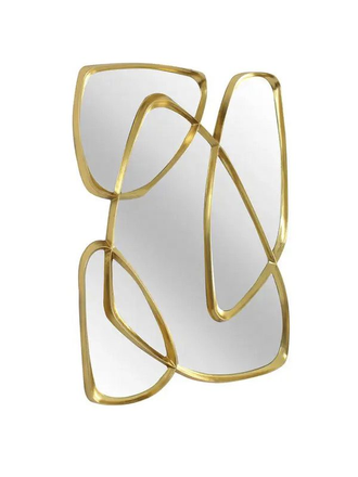 Золотое настенное зеркало в ассиметричной раме.