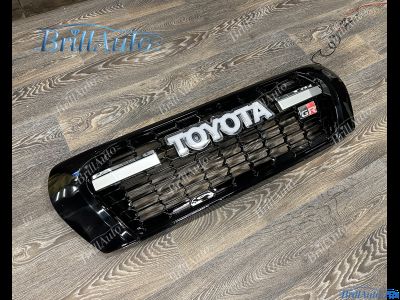 Решетка Toyota Land Cruiser 200 2007-2015 LED с подсветкой в стиле 300 GR Sport