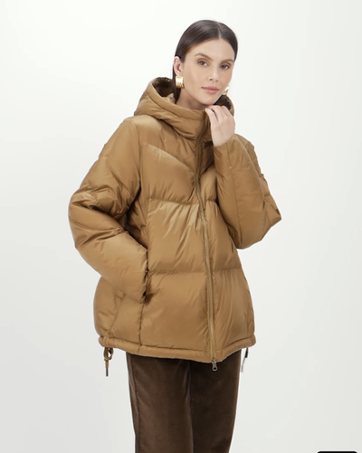 Яркий пуховик с эффектом металлик